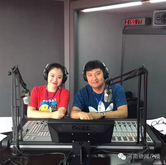 河南新聞廣播主持人趙凱、田羽全程現場直播