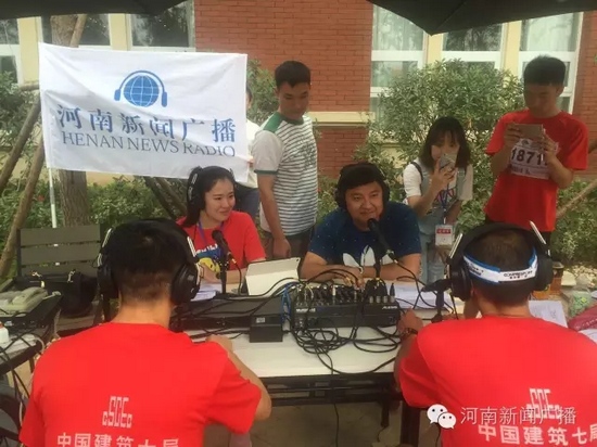 直播間被圍觀群眾包圍啦，是不是沒有看過我們的直播？