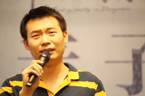 他，是一名消防員，同時(shí)也是聲音的愛(ài)好者。