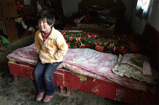 胡天格的家除了床鋪，再也看不到其他物件