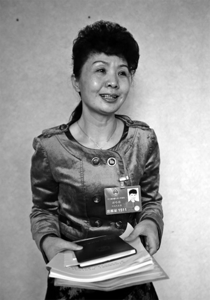 全國(guó)人大代表游吟歌