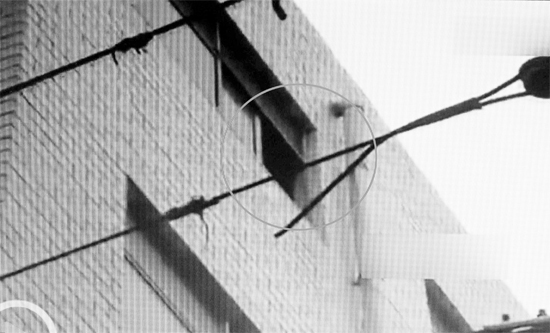 9月8日，鄭州航海路，一小伙兒因找不到工作跳樓輕生 視頻翻拍