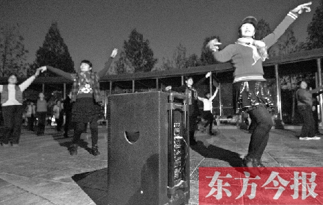 做到既讓跳舞的人有地方，又不影響他人休息，這才是化解矛盾的根本出路