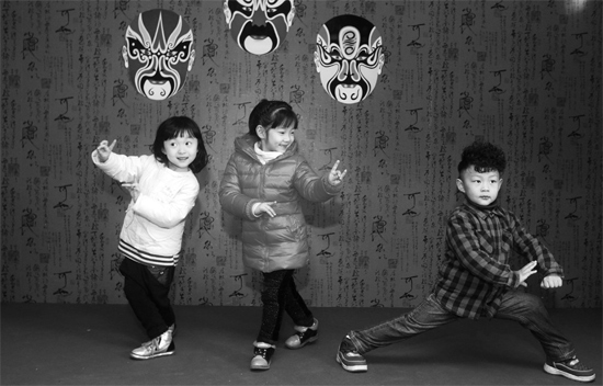 11月19日，鄭州市銘功路小學(xué)的金名劇場(chǎng)