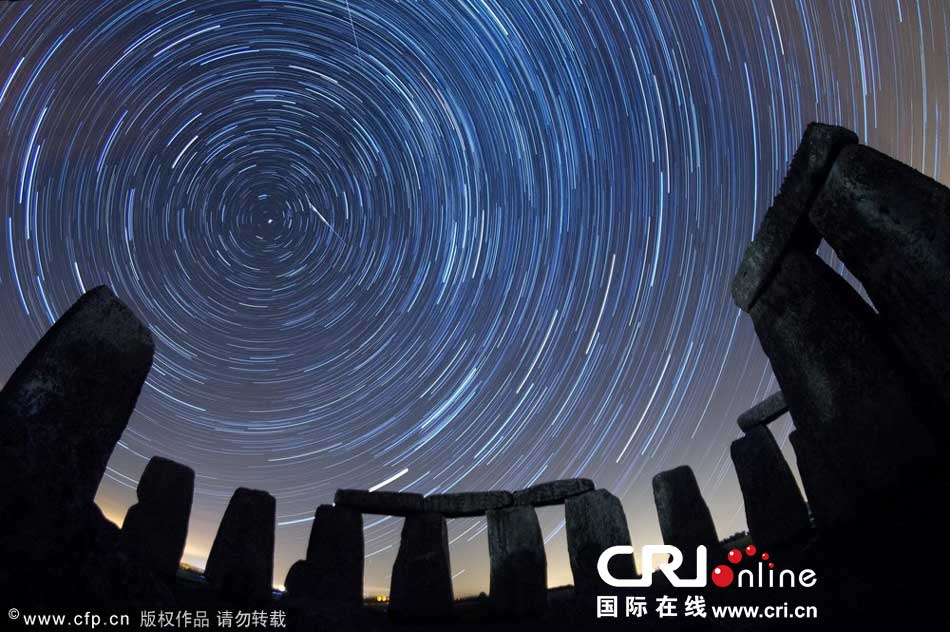英國(guó)巨石陣觀賞英仙座流星雨