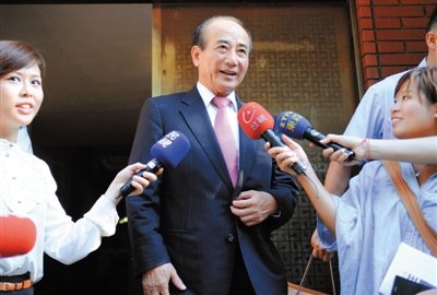 9月11日，王金平前往國民黨考紀會時回答記者提問。