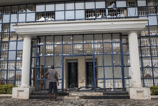 尼日利亞伊斯蘭極端武裝組織“博科圣地”約貝州古杰巴(Gujba)市的農(nóng)業(yè)學(xué)院，射殺數(shù)十名學(xué)生。