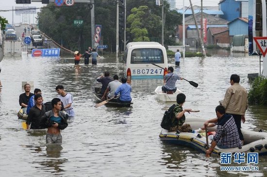 臺(tái)風(fēng)“菲特”造成浙江余姚市城區(qū)大面積被淹，城市交通基本癱瘓，部分區(qū)域停電停水。