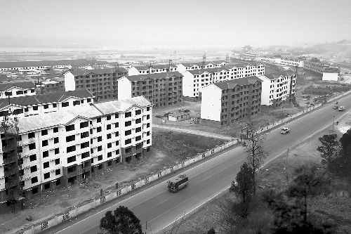 1月14日，宜陽縣正在建設(shè)的靈山新型農(nóng)村社區(qū)已現(xiàn)雛形。