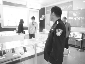 南陽(yáng)市區(qū)沿街門(mén)店搞促銷(xiāo)