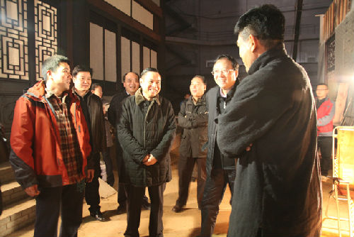 省委常委、常務(wù)副省長李克視察慰問