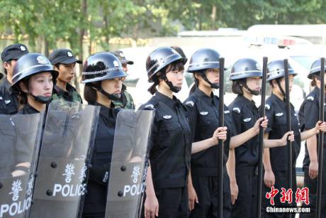 河南某景區(qū)成立女子反恐救援隊(duì) 河南某景區(qū)成立女子反恐救援隊(duì)