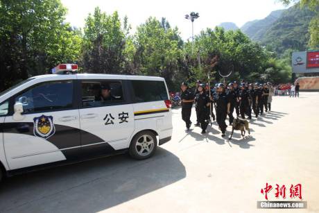 河南某景區(qū)成立女子反恐救援隊(duì) 河南某景區(qū)成立女子反恐救援隊(duì)