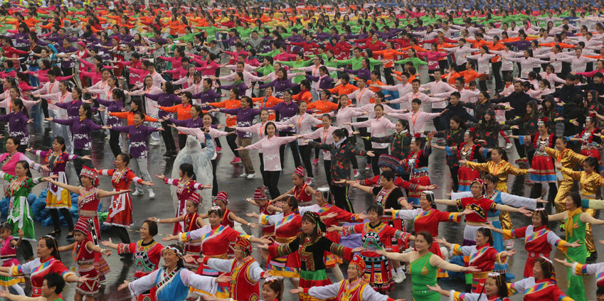 杭州3萬(wàn)余人齊跳排舞 成功挑戰(zhàn)吉尼斯