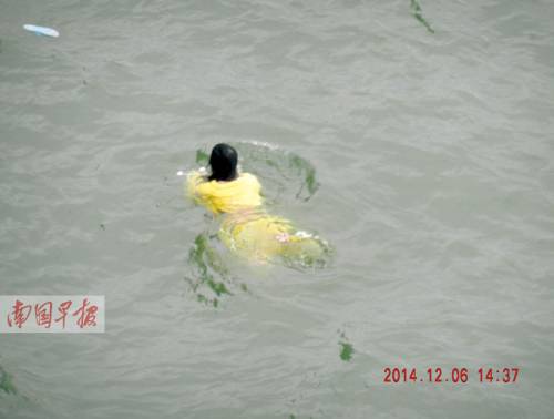 女子跳橋失蹤 網(wǎng)友指責警方處警不當