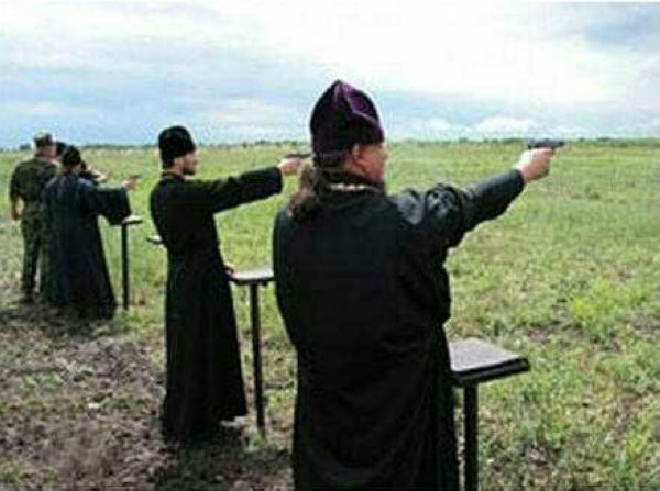 戰(zhàn)斗民族：牧師會(huì)開(kāi)光能打槍懂賣萌