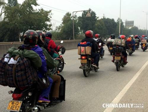 廣東封開(kāi)交警護(hù)航