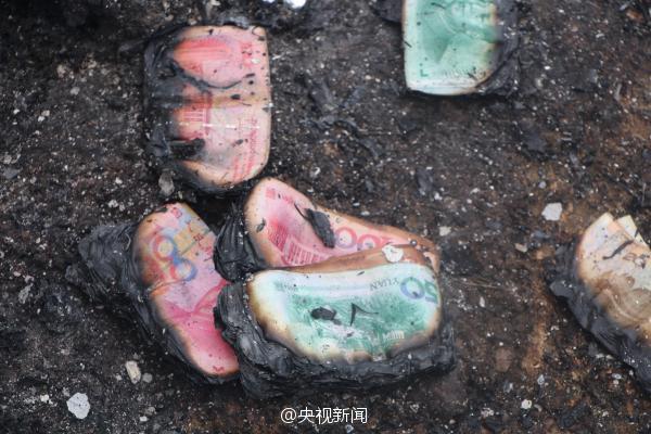廣西運(yùn)鈔車(chē)起火燒毀11箱鈔票