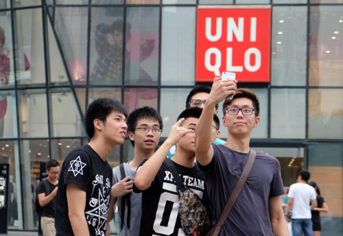 北京市民三里屯優(yōu)衣庫扎堆拍照