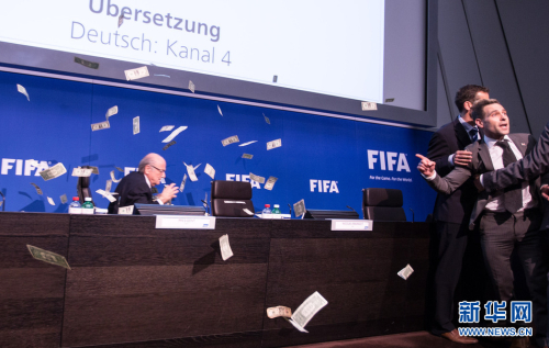 布拉特發(fā)布會遭美元砸臉