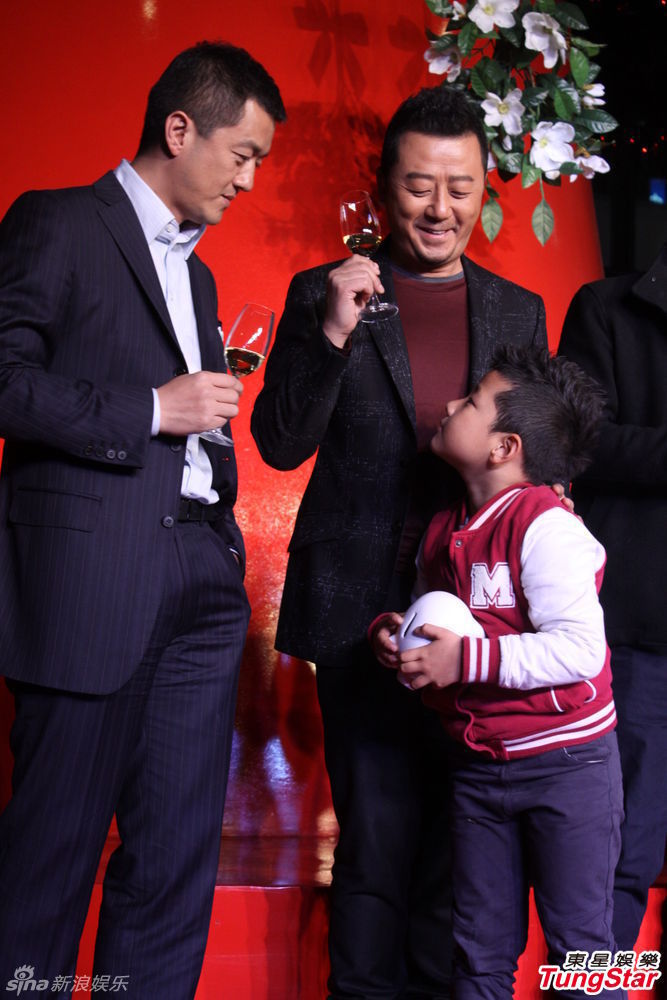 李亞鵬、郭濤父子相活動(dòng)