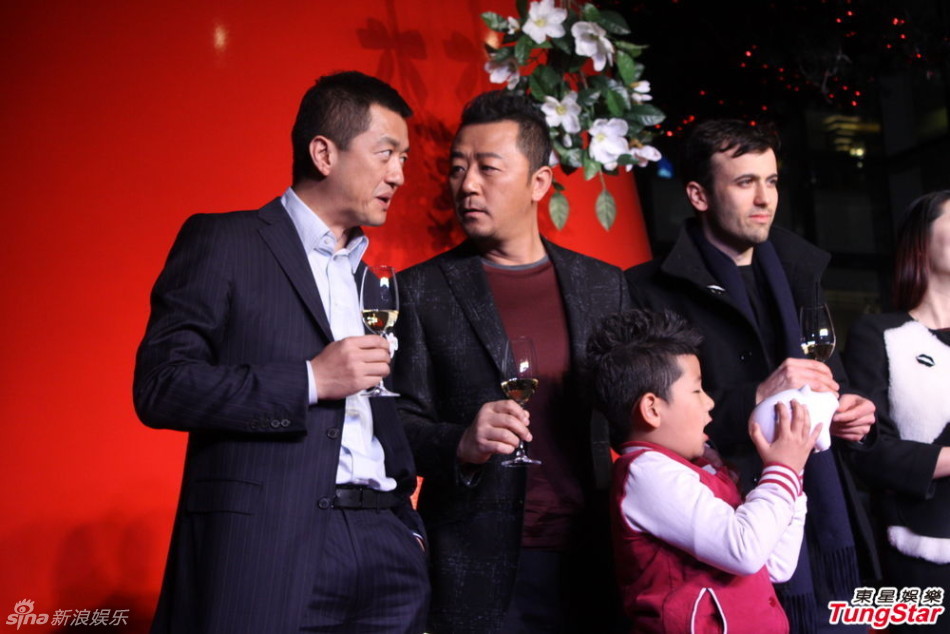 李亞鵬、郭濤父子相活動(dòng)