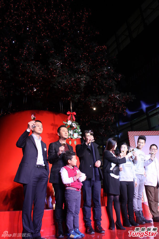 李亞鵬、郭濤父子相活動(dòng)