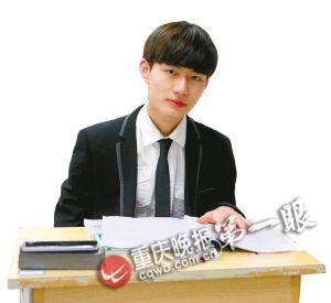 穿上正裝的女生更優(yōu)雅成熟了；男生常常被女生夸獎長得帥。