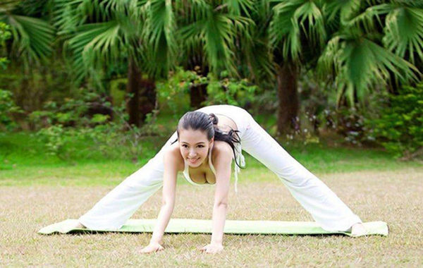 圖為瑜伽教母性感寫真。