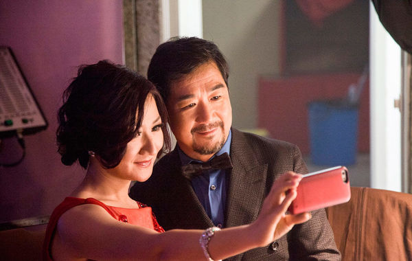 在主持晚會(huì)期間，張國(guó)立還與同場(chǎng)的女主持自拍合影。