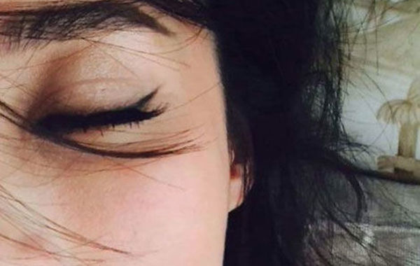 蔣勤勤吊帶美照。