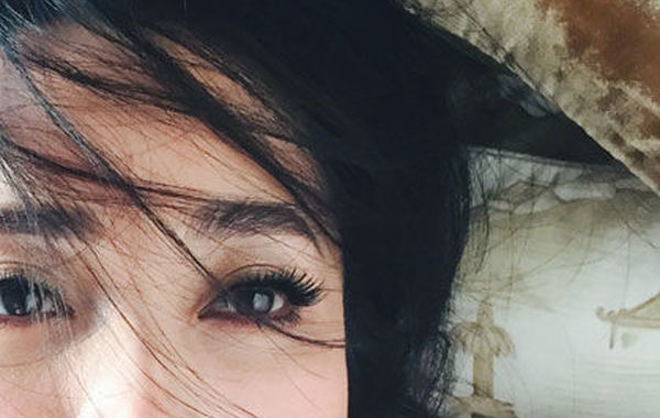 蔣勤勤吊帶美照。