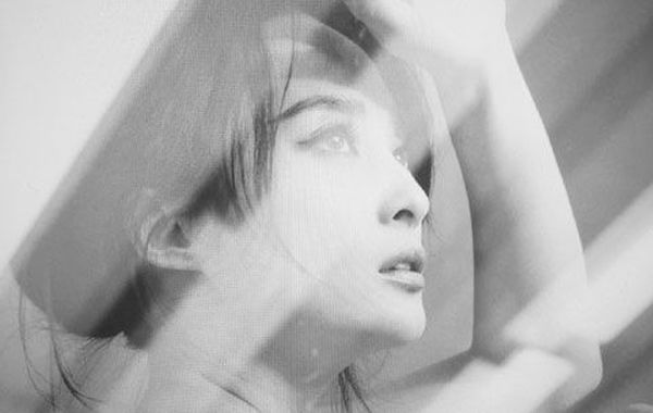 蔣勤勤吊帶美照。