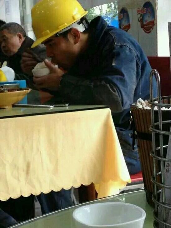 網友調侃：周周，慢點吃