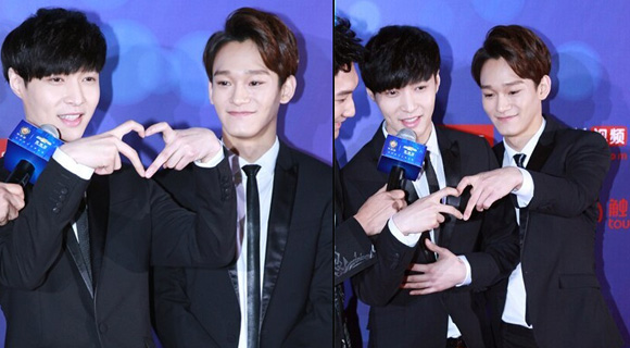 EXO成員張藝興和金鐘大作為代表上臺(tái)領(lǐng)獎(jiǎng)，最受歡迎組合獎(jiǎng)也是實(shí)至名歸。