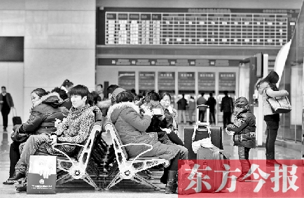 昨日，受天氣影響，多趟途經(jīng)和到達(dá)鄭州的高鐵晚點(diǎn)