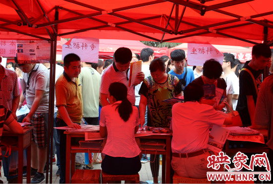 家長們最關(guān)心的還是畢業(yè)以后孩子的就業(yè)情況。