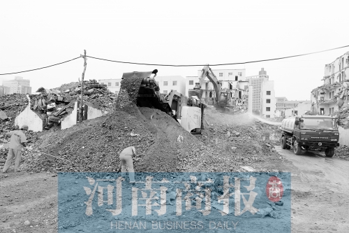 建筑垃圾粉碎再利用記者 鄧萬里/攝