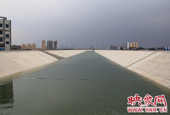 穿城而過的南水北調(diào)引水渠