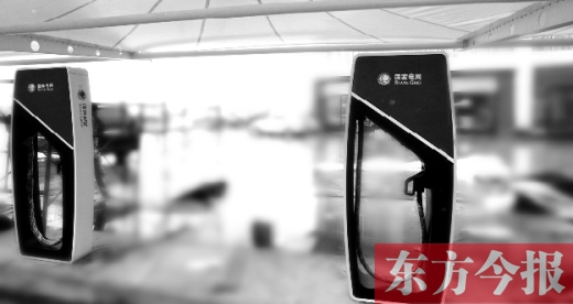 京港澳高速原陽服務區(qū)，已經(jīng)進入調試階段的專為小型乘用電動汽車充電的快速充電樁站