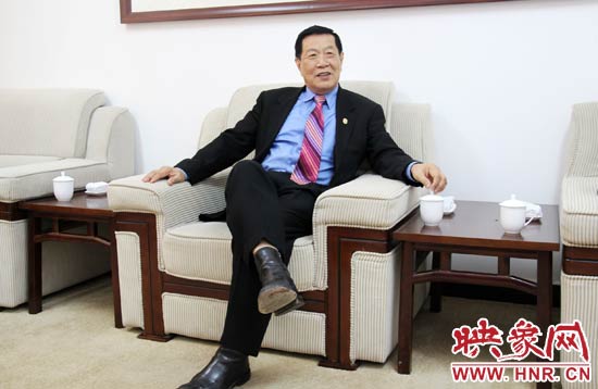 以精湛讀到的刑偵鑒識技術享譽國際的李昌鈺博士，被譽為“當代福爾摩斯”。