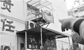 發(fā)生矛盾的一二樓鄰居，喇叭就安裝在二樓窗口。