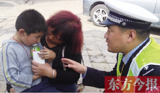 昨日，5歲的男孩獲救后，向民警講述被拐經(jīng)過。