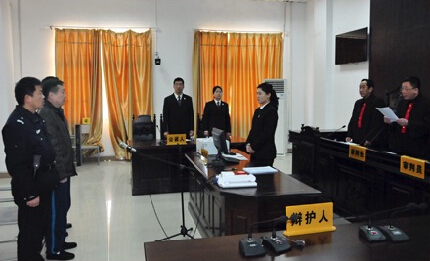 審判現(xiàn)場(chǎng) 圖片來源：豫法陽光微博