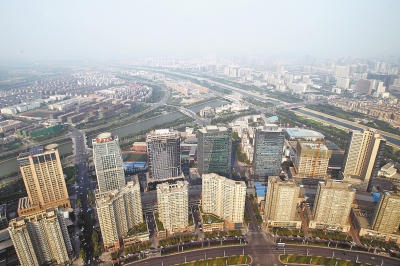 不少網(wǎng)友認(rèn)為，不動(dòng)產(chǎn)統(tǒng)一登記會(huì)使房價(jià)下跌。