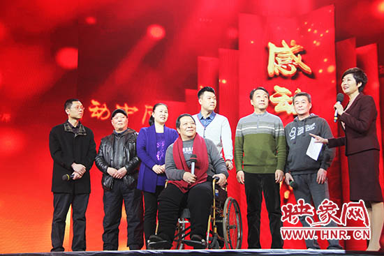 接力照顧高位截癱患者高新海的“隴海大院”愛心集體鄰居們。