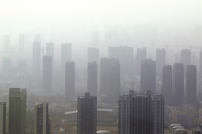 霧霾治理，任重道遠。記者 洪波攝