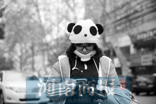 氣溫降了下來，不少人出行都裝備整齊