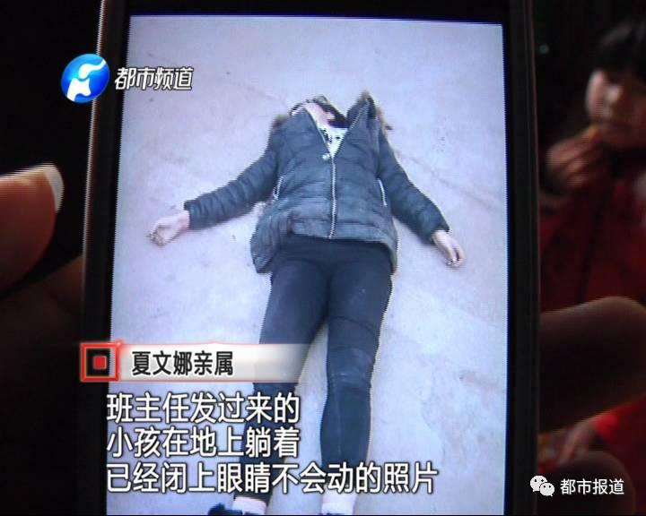 得知孩子沒(méi)去上學(xué)，家人擔(dān)心孩子發(fā)生意外，于是趕快報(bào)了警。讓人沒(méi)想到的是，剛報(bào)完警，家人收到了老師發(fā)來(lái)的照片。