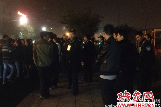 11月1日深夜，鄭州鄭東新區(qū)夜總會(huì)“皇家一號(hào)”被查處。網(wǎng)友供圖